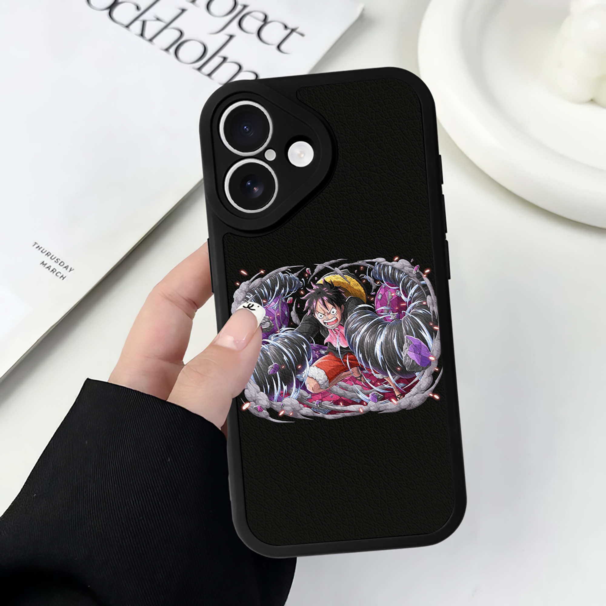 （画像用） ワンピース モンキー・D・ルフィ ONE PIECE Monkey D. Luffy 【iPhone 16シリーズ対応】シリコンスマホケース（レザー調） 材質：シリコン